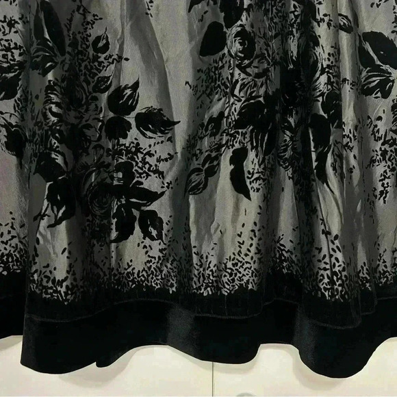 MSK Women's Holiday Party Silver Black Floral Velour A-Line Skirt Size Medium - Picture 3 of 15